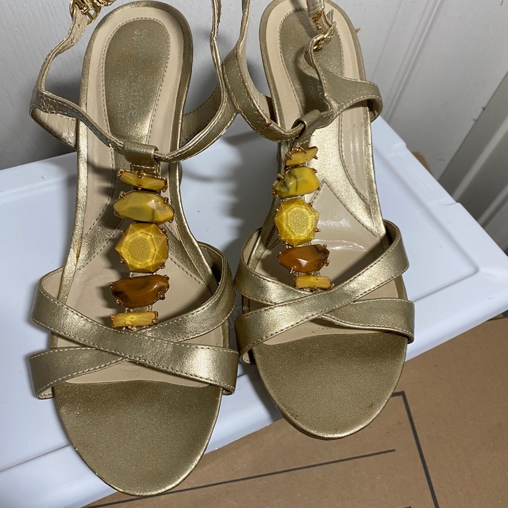 Gold wedge shoe